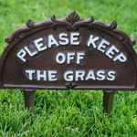 Cast Iron Keep off the Grass 24.5x1x25.7cm