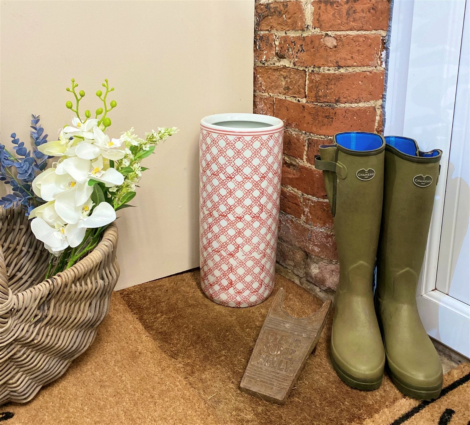 Red and White Daisy Chain Umbrella Stand